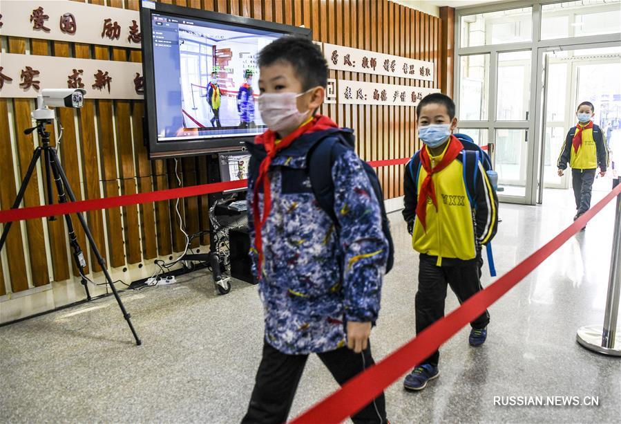 В начальных и средних школах Синьцзяна возобновились занятия  