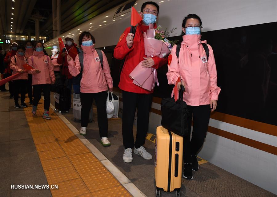 Первая партия пекинских медработников, оказывавших медицинскую помощь в борьбе с эпидемией COVID-19 в провинции Хубэй, вернулась в Пекин 