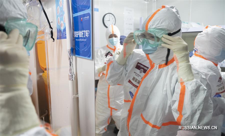Последняя смена четвертой группы медиков из Шанхая в больнице "Лэйшэньшань"
