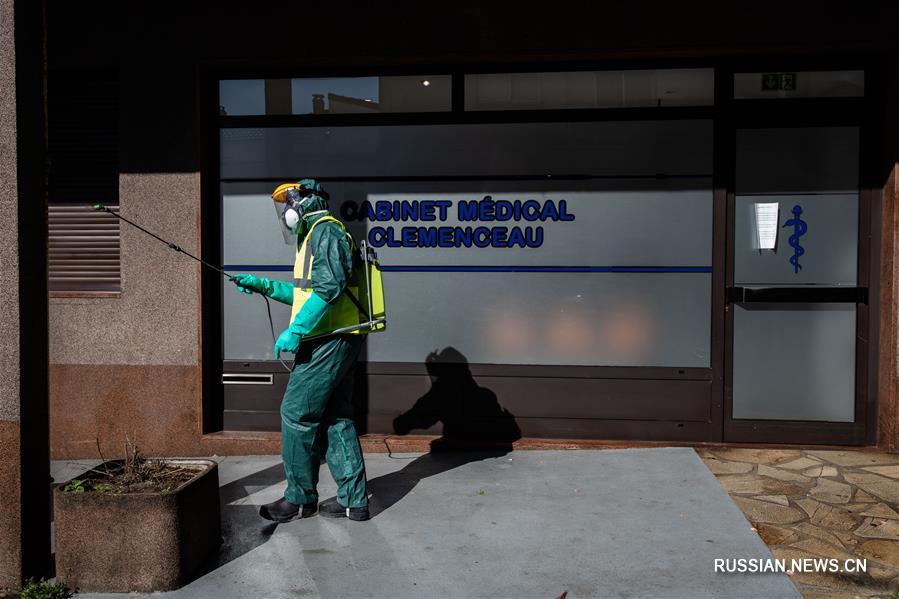 Во Франции проводят дезинфекцию