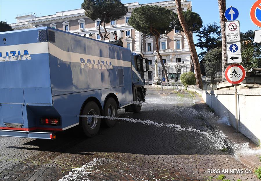 Полиция Рима провела санобработку улиц города