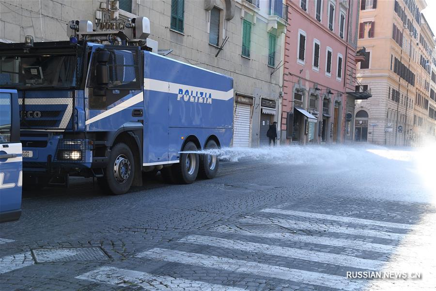 Полиция Рима провела санобработку улиц города
