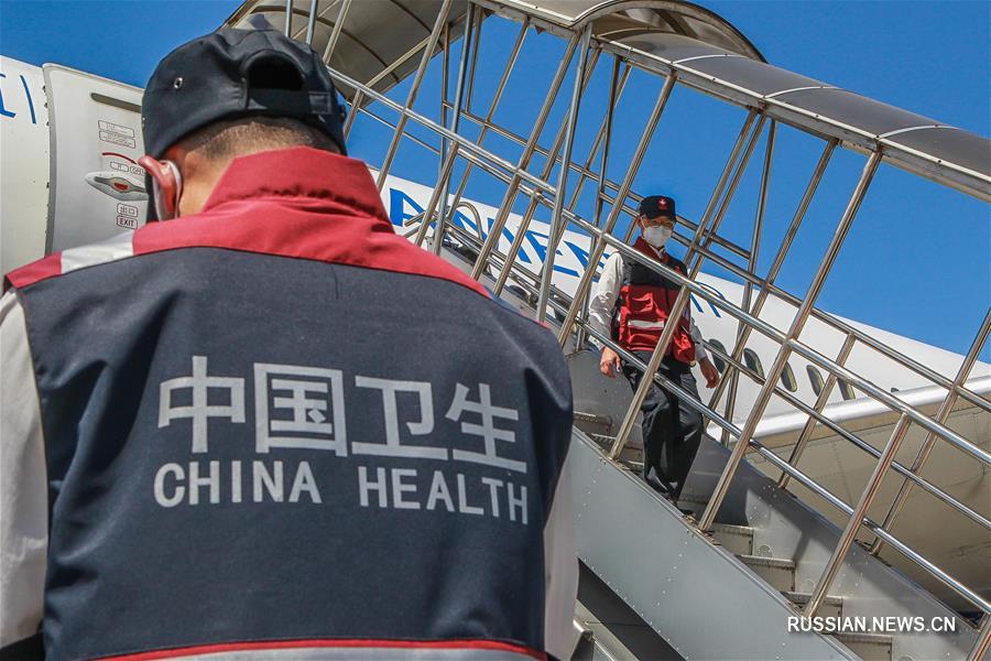 Группа китайских медицинских экспертов по борьбе с эпидемией COVID-19 прибыла на Филиппины