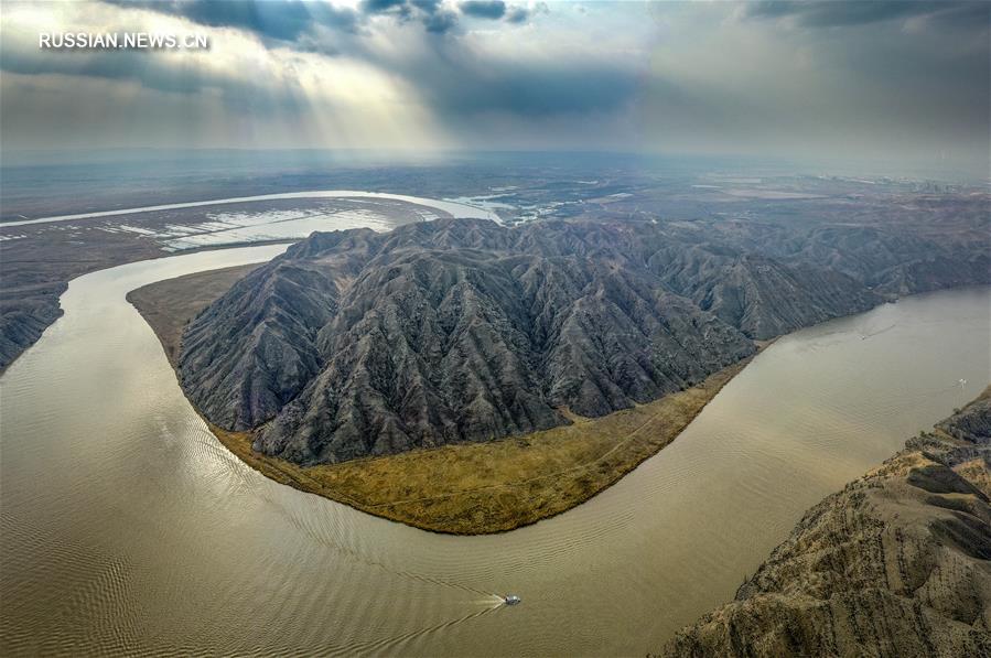 Весна в Большом каньоне на реке Хуанхэ в Цинтунся