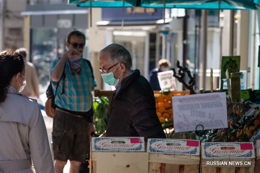 В некоторых городах Франции жителям требуется носить маски при выходе на улицы