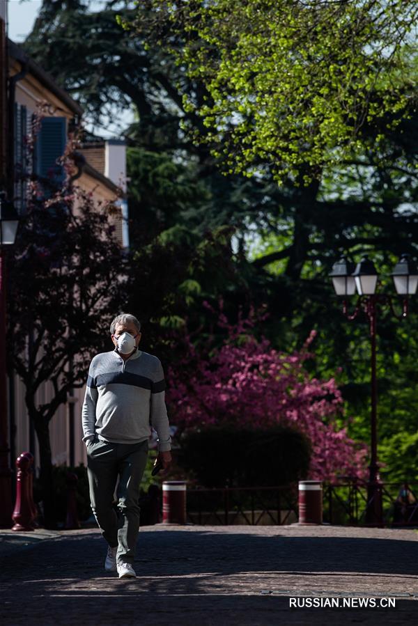 В некоторых городах Франции жителям требуется носить маски при выходе на улицы
