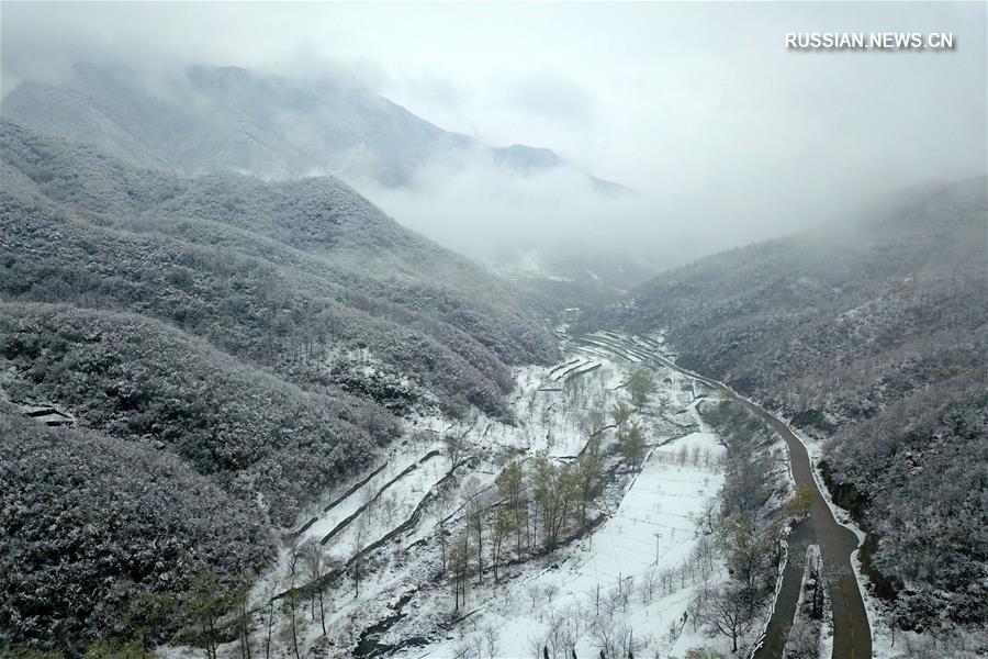 Снежные пейзажи гор Тайханшань