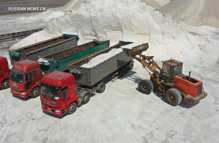 На севере Китая вновь начался сезон добычи соли