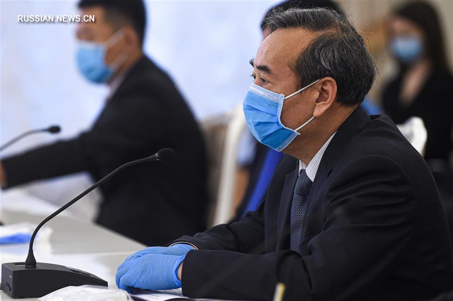 Группа китайских медицинских экспертов по борьбе с эпидемией COVID-19 встретилась с мэром Москвы С. Собяниным