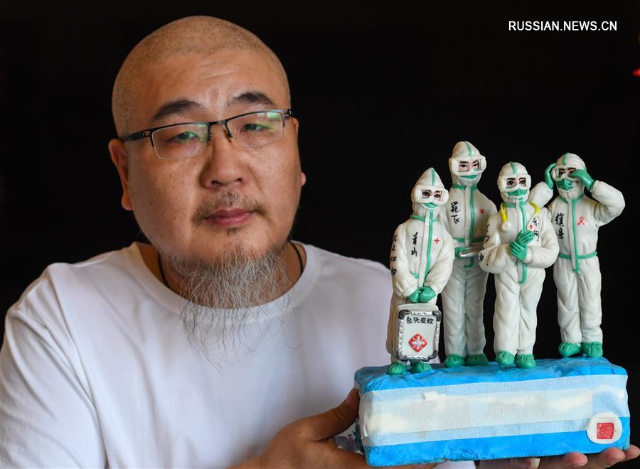 Мастер скульптуры из теста из Внутренней Монголии борется с эпидемией сразу на двух фронтах