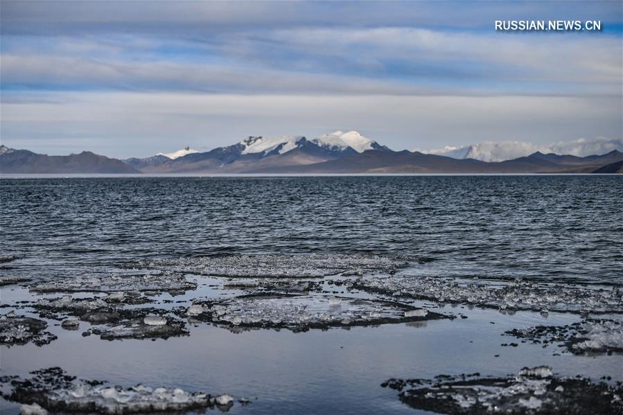 На озере Пума-Юмцо вскрылся лед