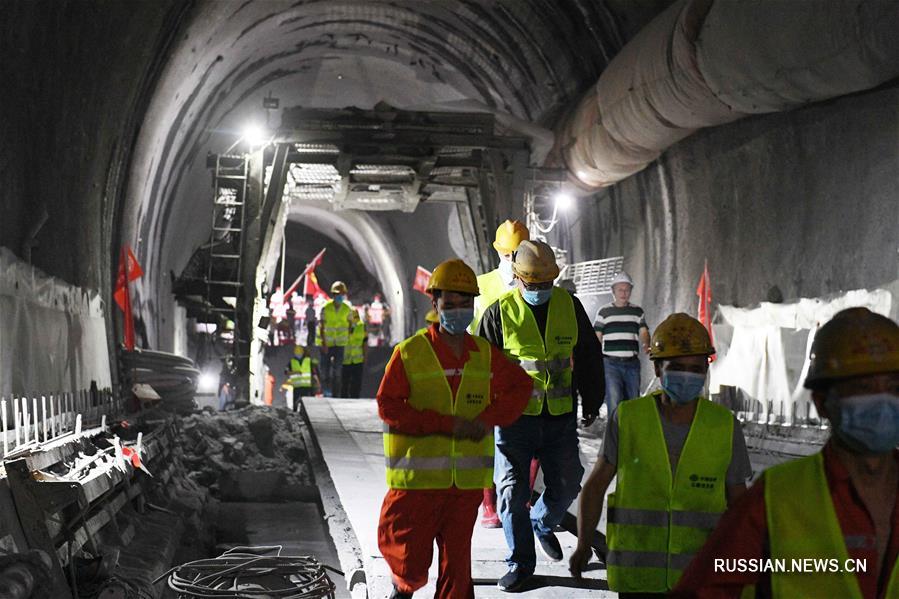 На Китайско-лаосской железной дороге проложен первый тоннель сверхширокого сечения