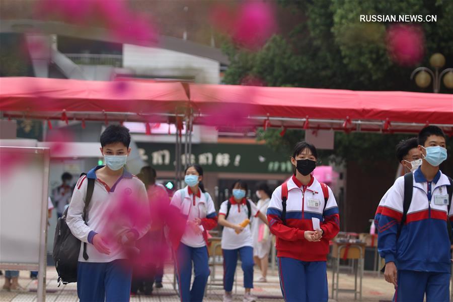 Школьники в большинстве районов провинции Фуцзянь вернулись за парты