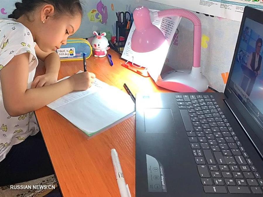 Узбекистан переходит на дистанционное обучение