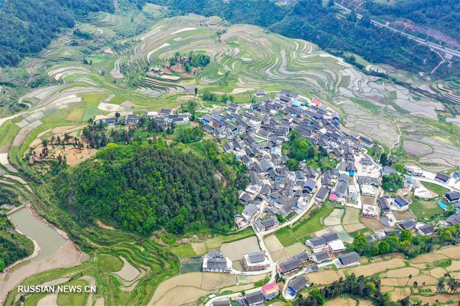 Весенняя пахота в живописной провинции Гуйчжоу