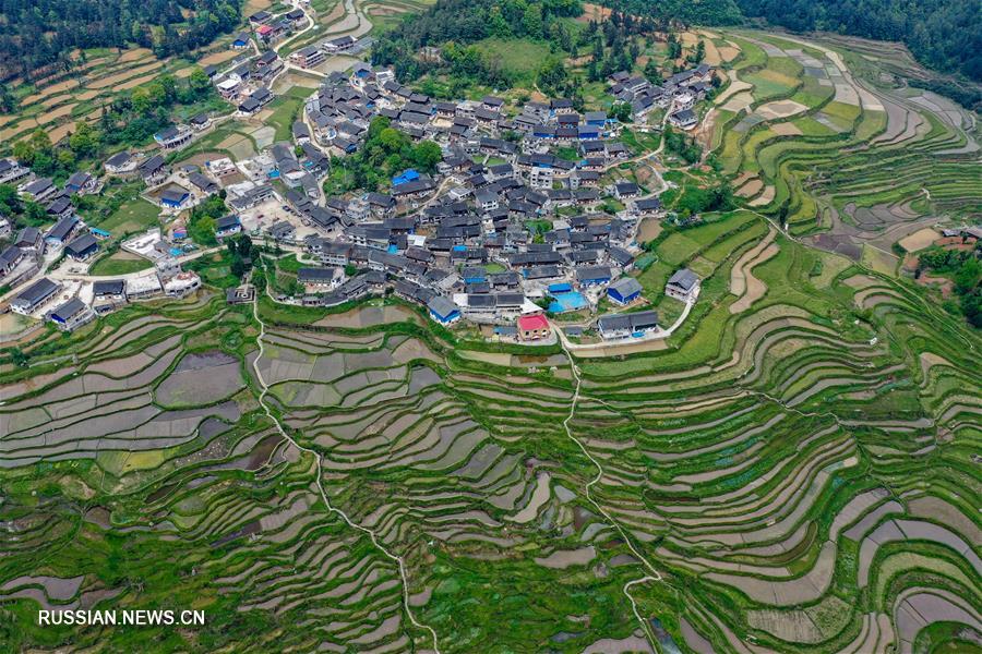 Весенняя пахота в живописной провинции Гуйчжоу
