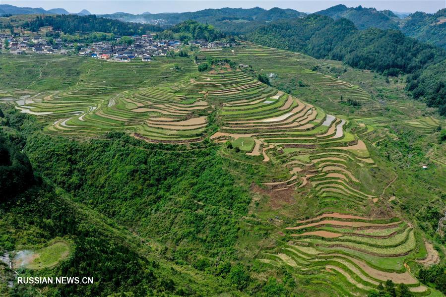 Весенняя пахота в живописной провинции Гуйчжоу