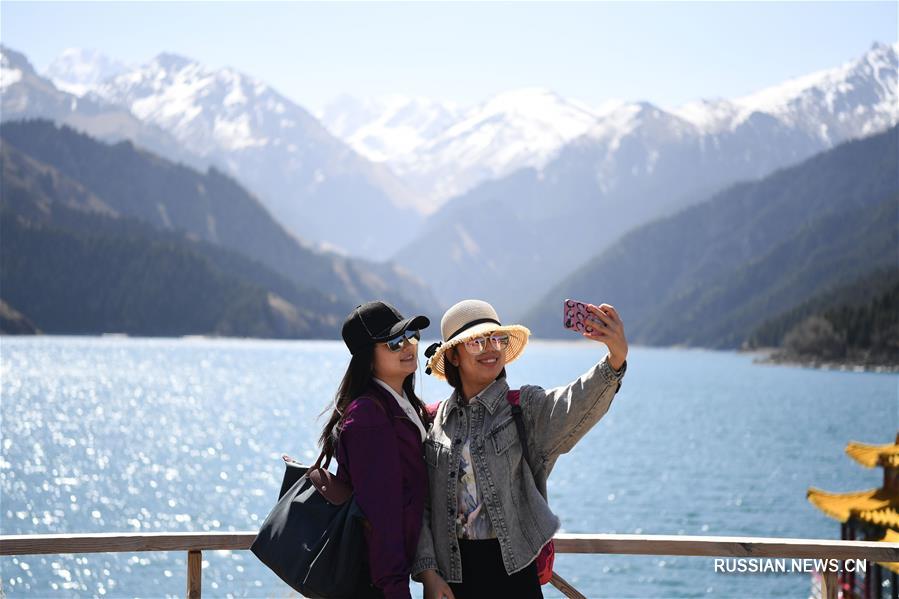 Озеро Тяньчи в Синьцзяне вновь открылось для посещения