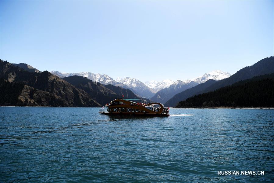 Озеро Тяньчи в Синьцзяне вновь открылось для посещения