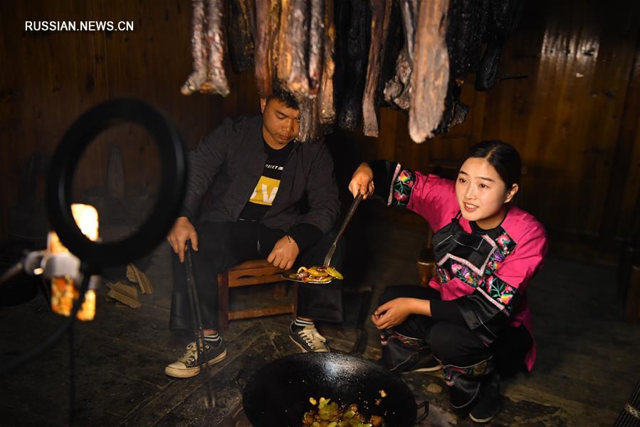 Интернет-знаменитости из мяоской деревни Шибадун