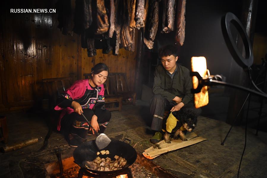 Интернет-знаменитости из мяоской деревни Шибадун