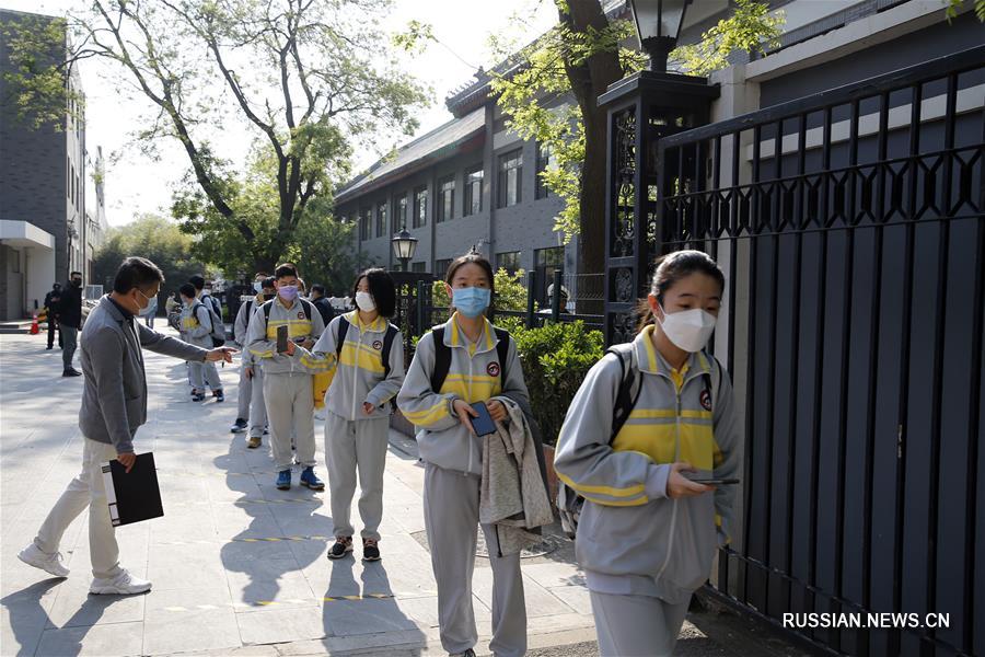 Столичные старшеклассники вернулись в школу