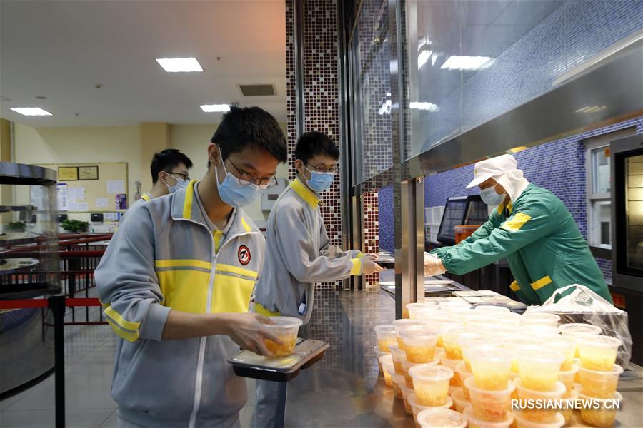 Столичные старшеклассники вернулись в школу