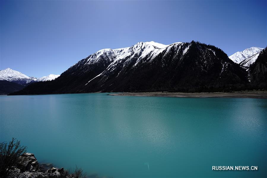 Прекрасное озеро Ранву-Цо в Тибетском АР