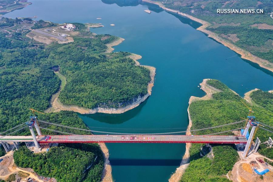 Произведена смычка Фэйлунху-Уцзянского большого моста