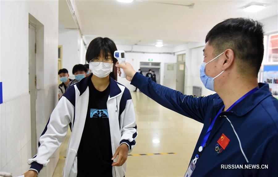 В спортшколах в городе Цзинань возобновились уроки у старшеклассников