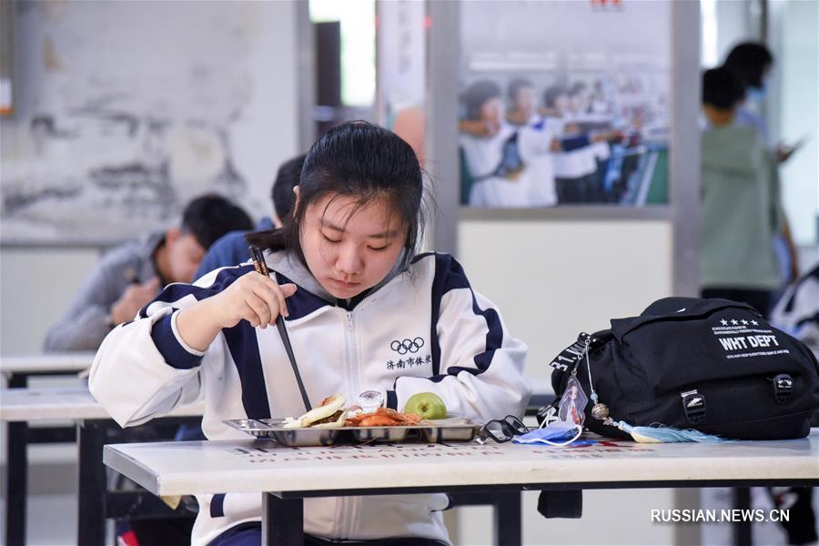 В спортшколах в городе Цзинань возобновились уроки у старшеклассников