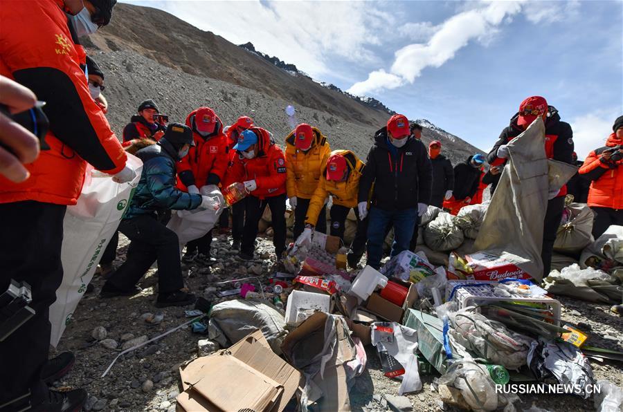 В Тибете стартовала весенняя акция по уборке мусора в горах -- 2020