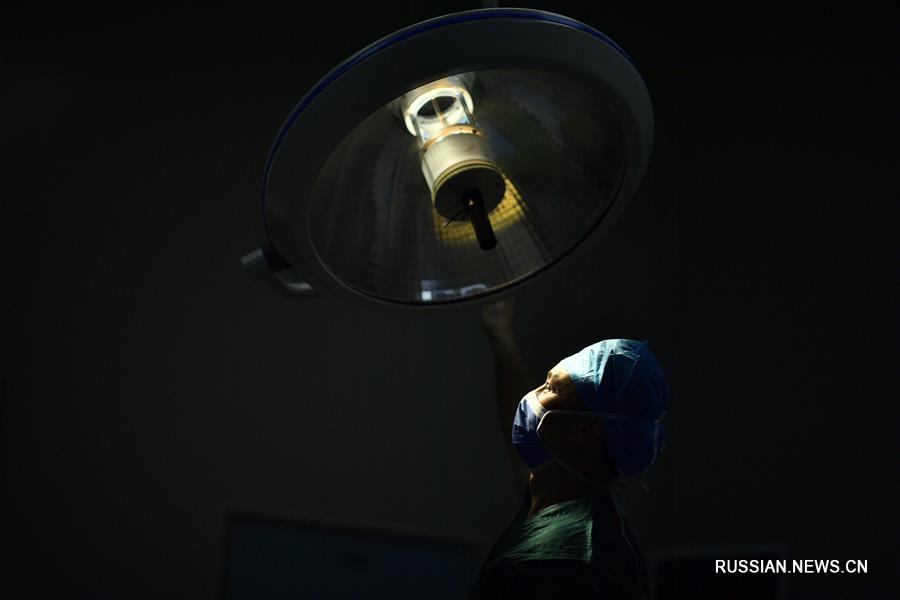 Китай чествует "ангелов в белых халатах"