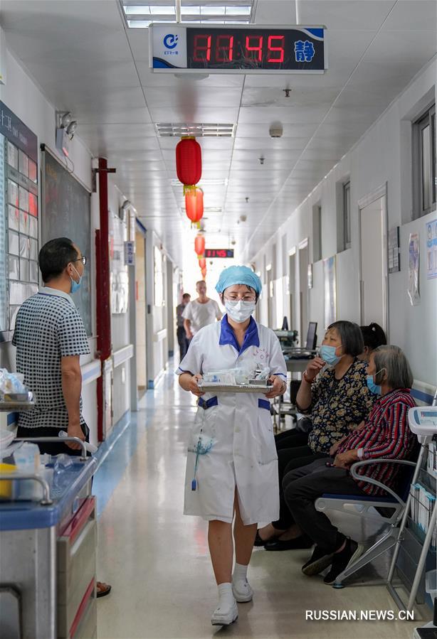 Китай чествует "ангелов в белых халатах"