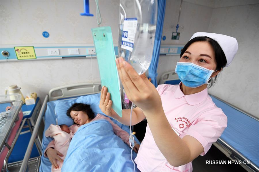 Китай чествует "ангелов в белых халатах"