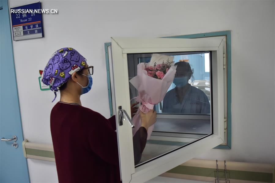 Медсестры пекинской больницы "Дитань" работают на переднем крае борьбы с эпидемией COVID-19