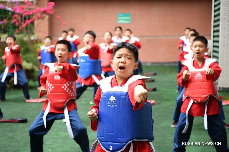 Начальные и средние школы в Чунцине заботятся о физическом здоровье своих учеников