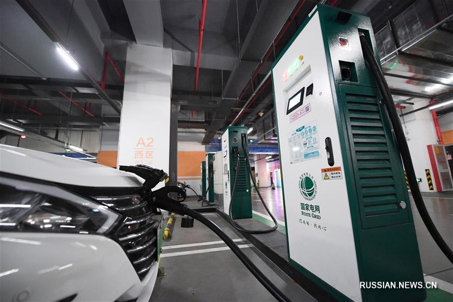 （社会）（2）北京规模最大的集中式电动汽车充电站投入使用