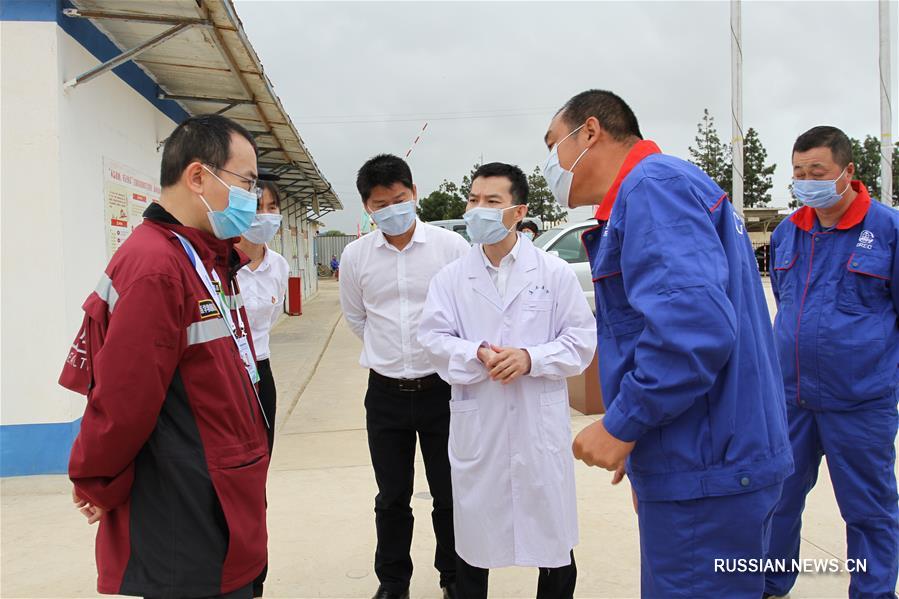 Медицинские эксперты из КНР рассказали китайским и алжирским строителям, как бороться с COVID-19