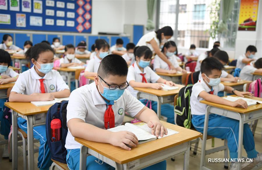 В Гуанчжоу возобновились уроки в начальной школе