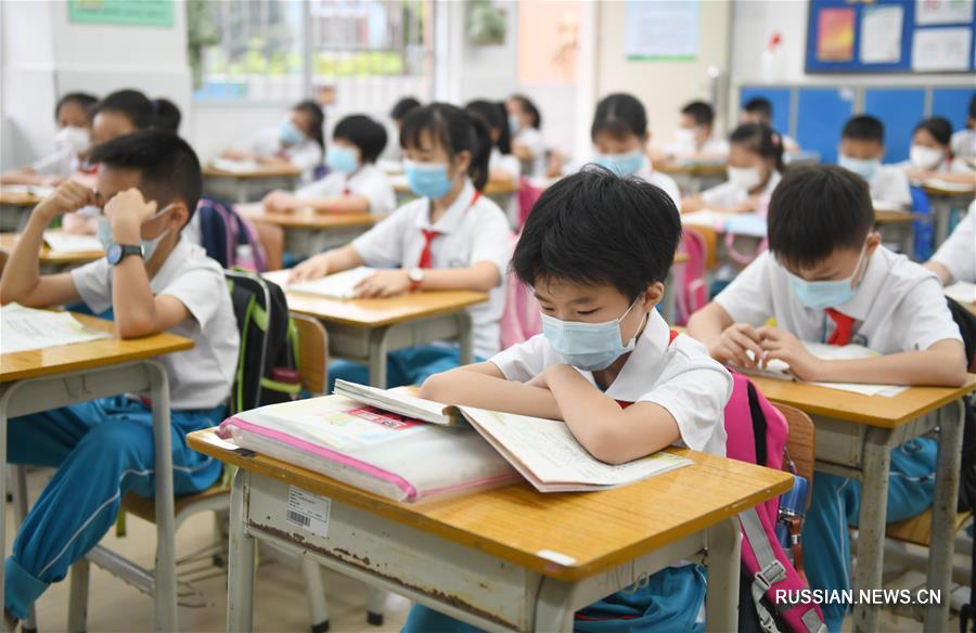 В Гуанчжоу возобновились уроки в начальной школе