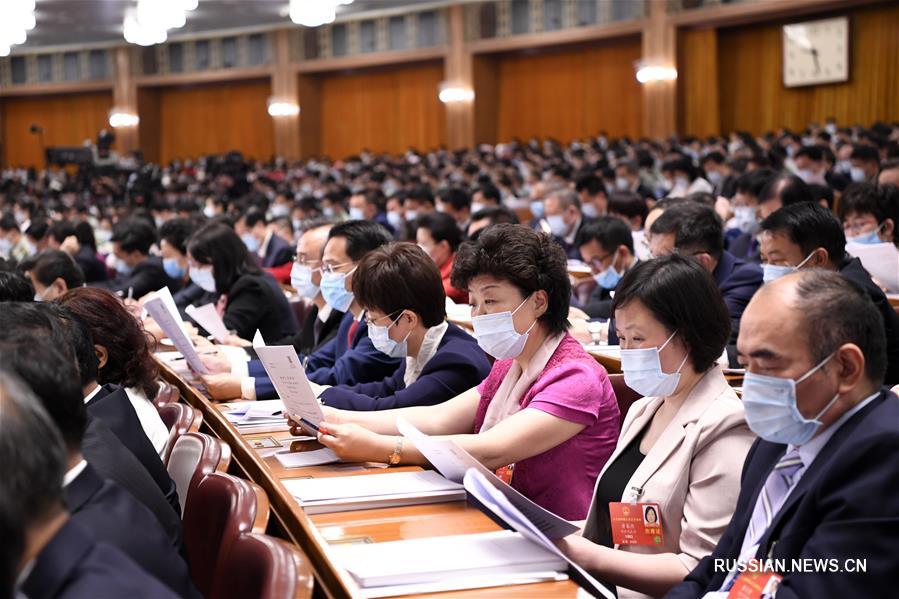 （两会·人大开幕·XHDW）（27）十三届全国人大三次会议在京开幕