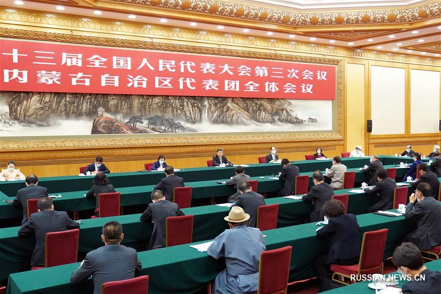 （两会·XHDW）（2）习近平参加内蒙古代表团审议
