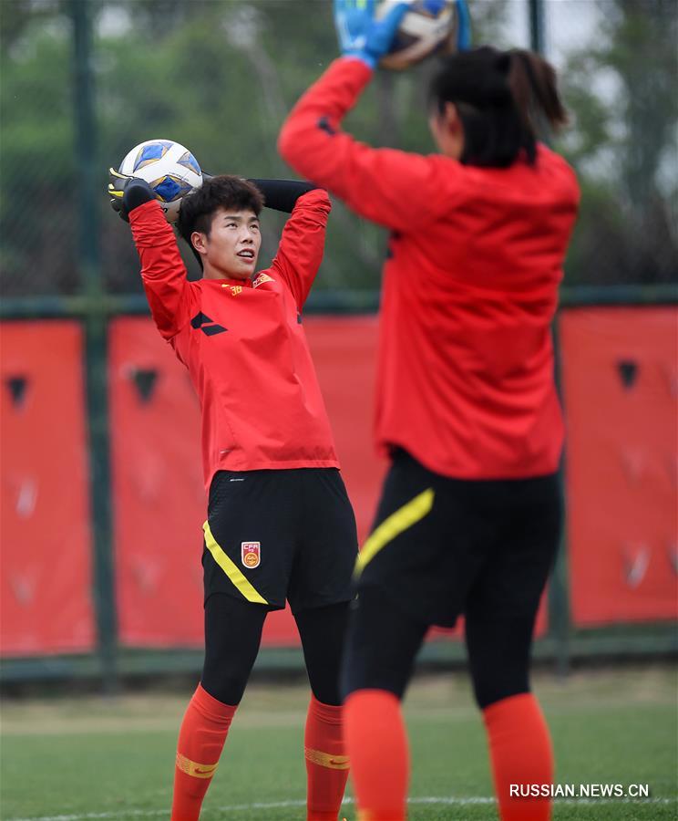 Футбол -- Открытая тренировка женской сборной Китая в Сучжоу