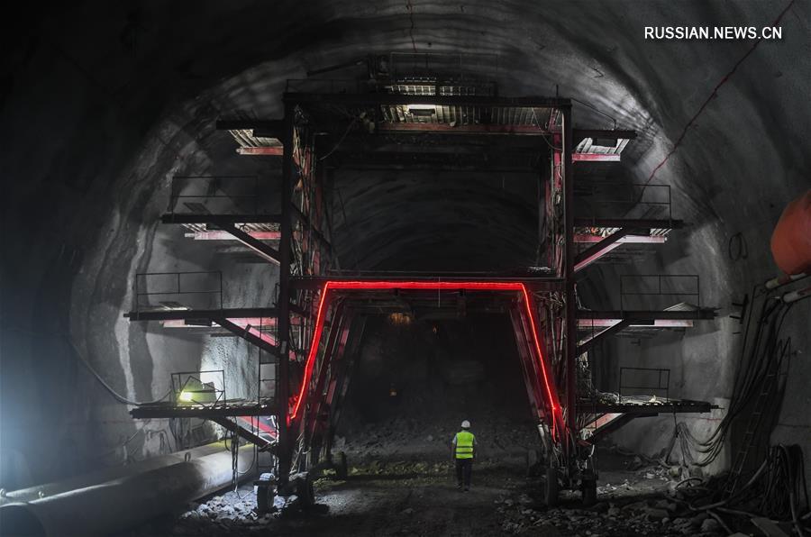 Строительство тоннелей Тецзячунна ВСЖД Хуанган -- Хуанмэй в провинции Хубэй