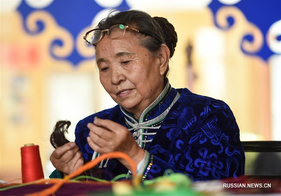 Старинное ремесло приносит дополнительный доход скотоводам из Внутренней Монголии
