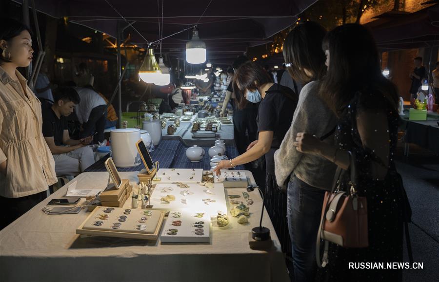 На рынке Таосичуань в Цзиндэчжэне восстанавливается торговля 