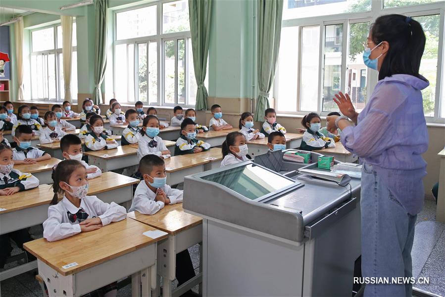 У младшеклассников Иньчуаня возобновились школьные занятия 