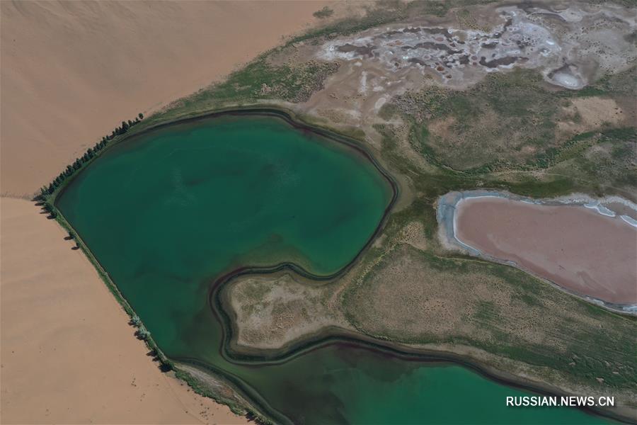 Озера посреди пустыни на севере Китая