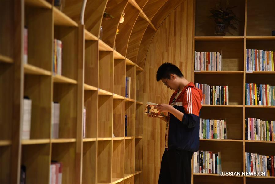 В г. Цзинань открылась библиотека без дежурных